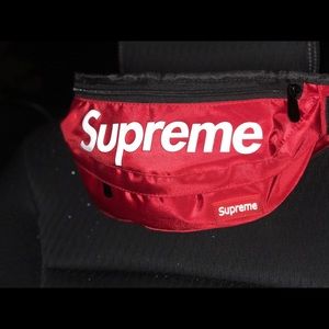 Supreme fanny pack !